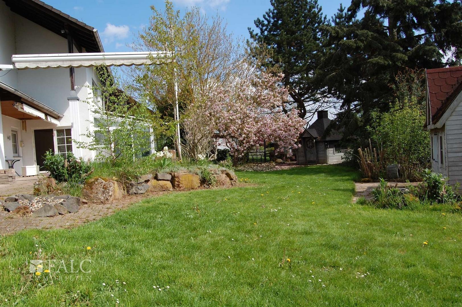 Garten mit Terrasse