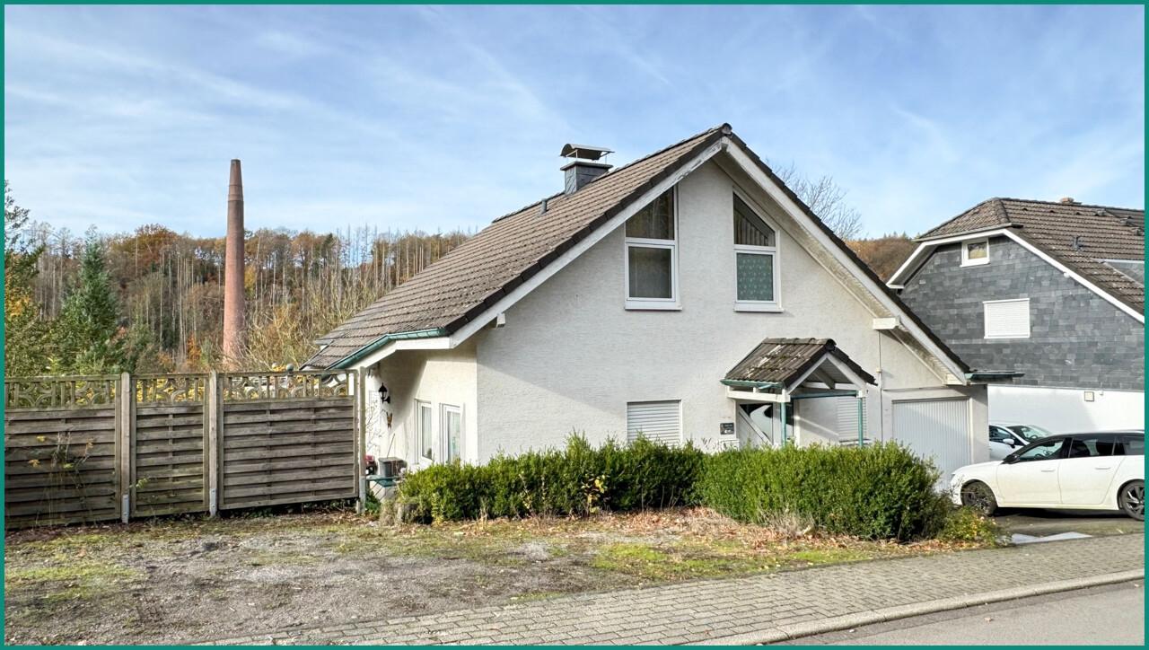 ... sowie weitere Pkw-Stellplätze neben dem Haus