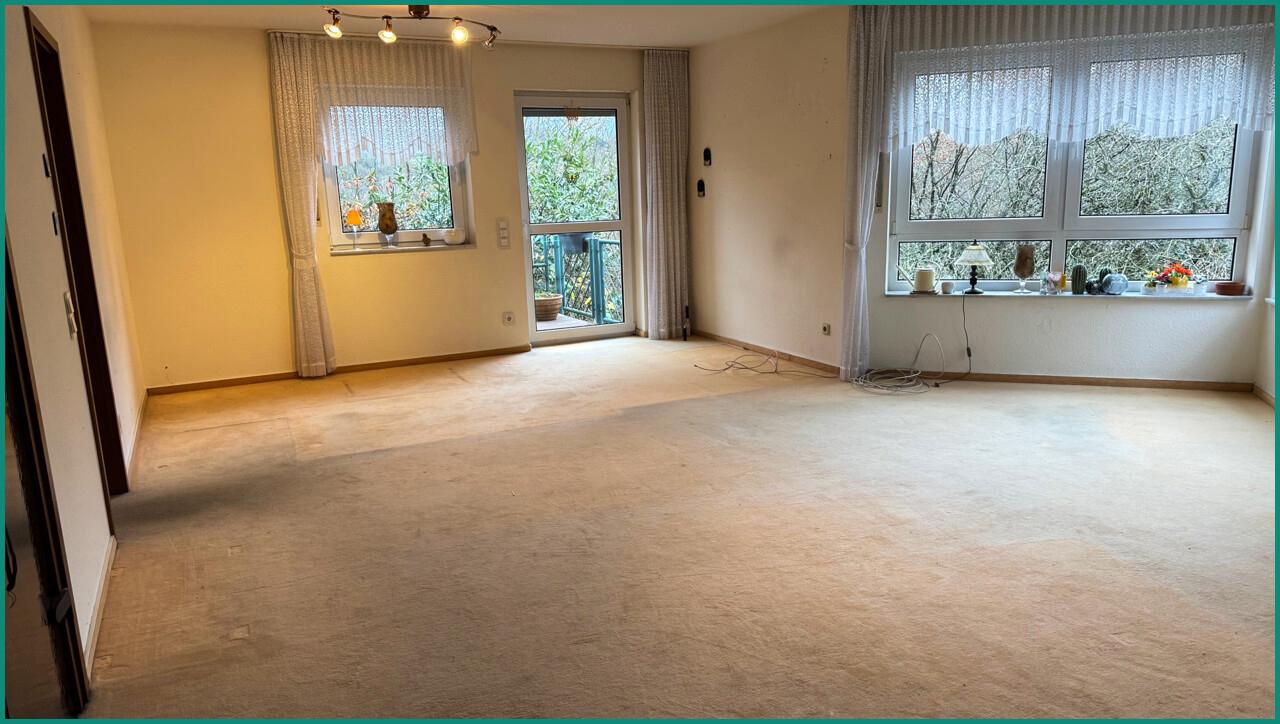 Sehr viel Platz im hellen Wohn-Essbereich...