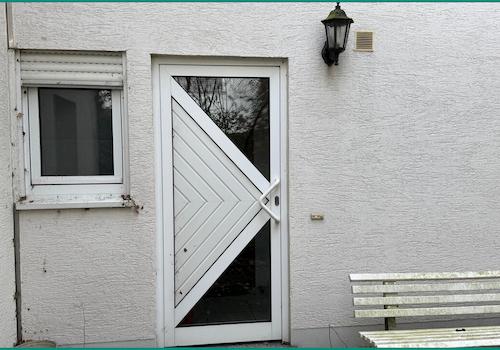 Haustüre und Eingang zur Einliegerwohnung