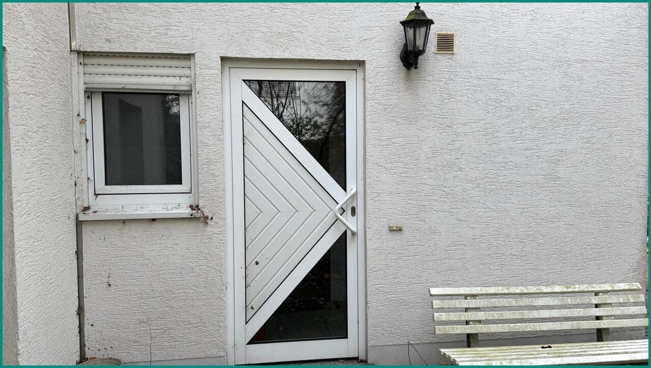 Haustüre und Eingang zur Einliegerwohnung