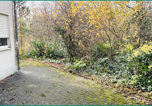 Terrasse neben dem Eingang zur Einliegerwohnung