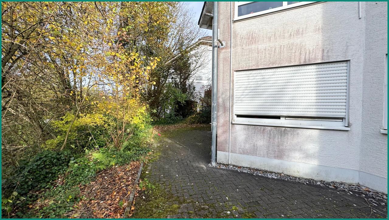 Terrassenverlauf hinter dem Haus
