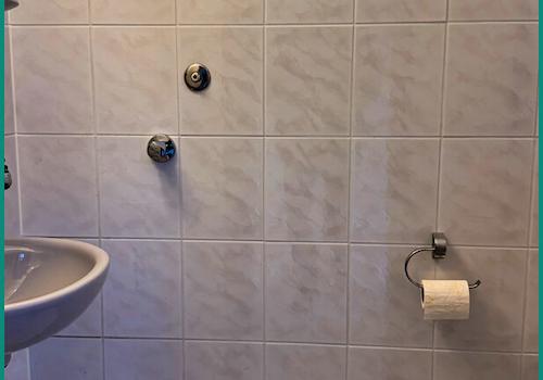 Gäste-WC mit Fenster