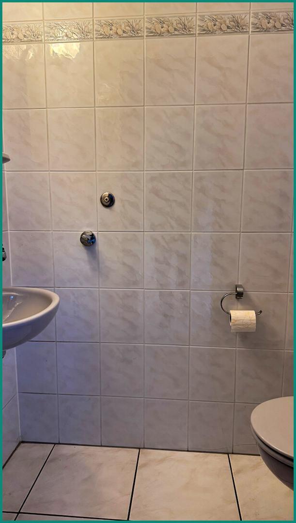 Gäste-WC mit Fenster