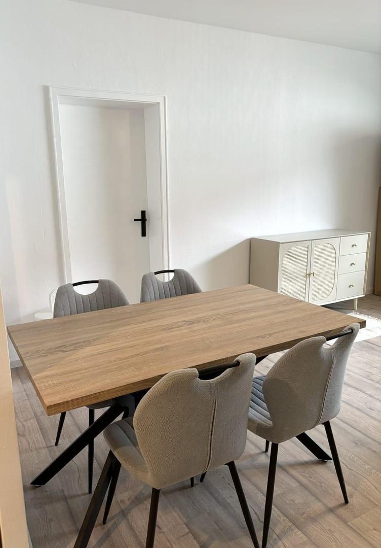 Dining table for max. 6