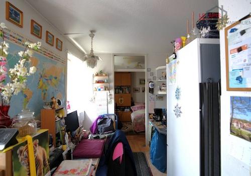 offene Küche u. Zugang zum Schlafzimmer