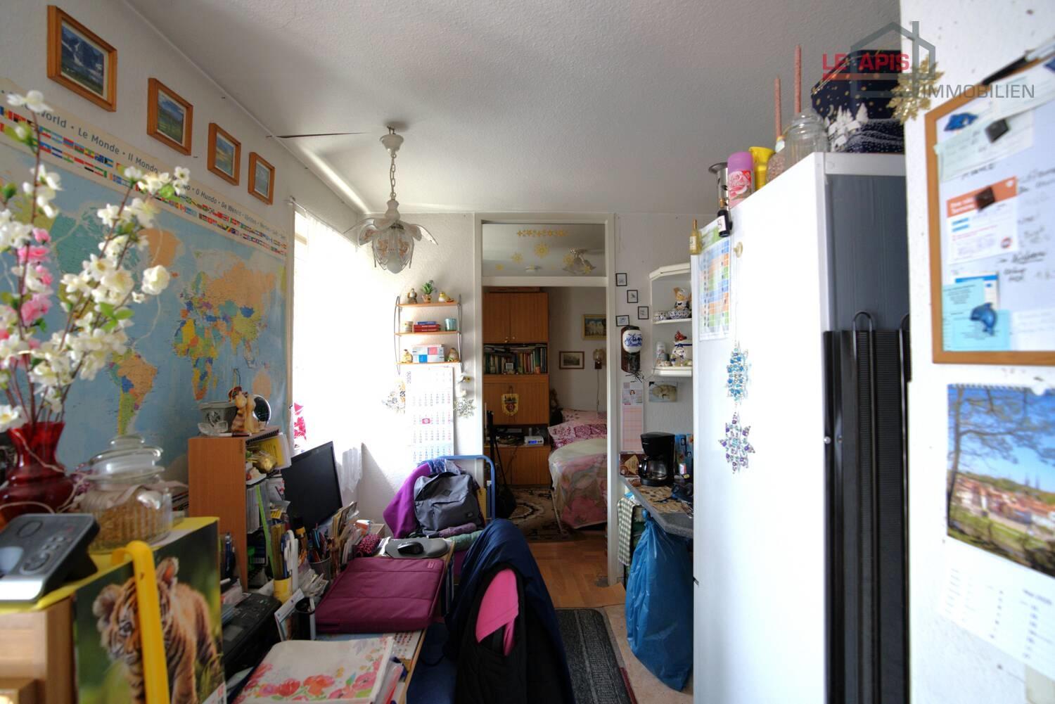 offene Küche u. Zugang zum Schlafzimmer