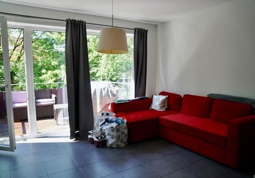 Wohnzimmer mit Balkon