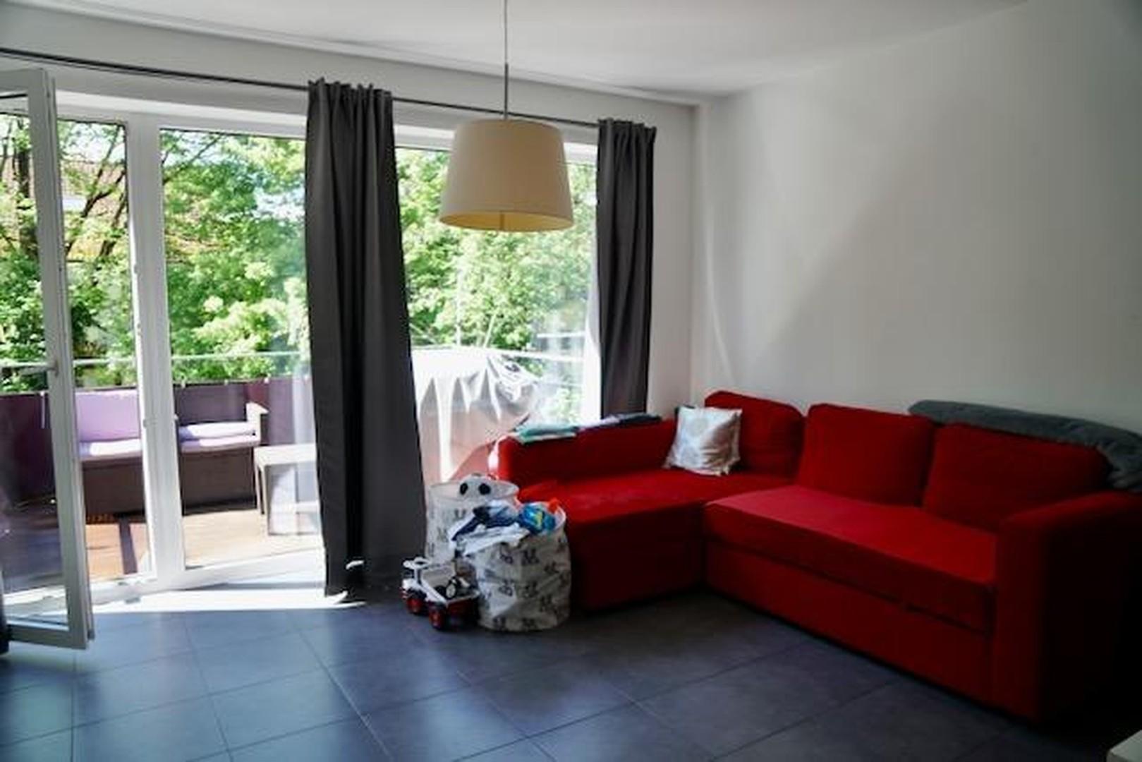 Wohnzimmer mit Balkon