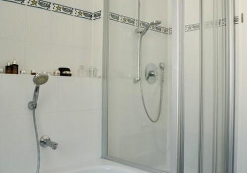  Dusche/Badewanne