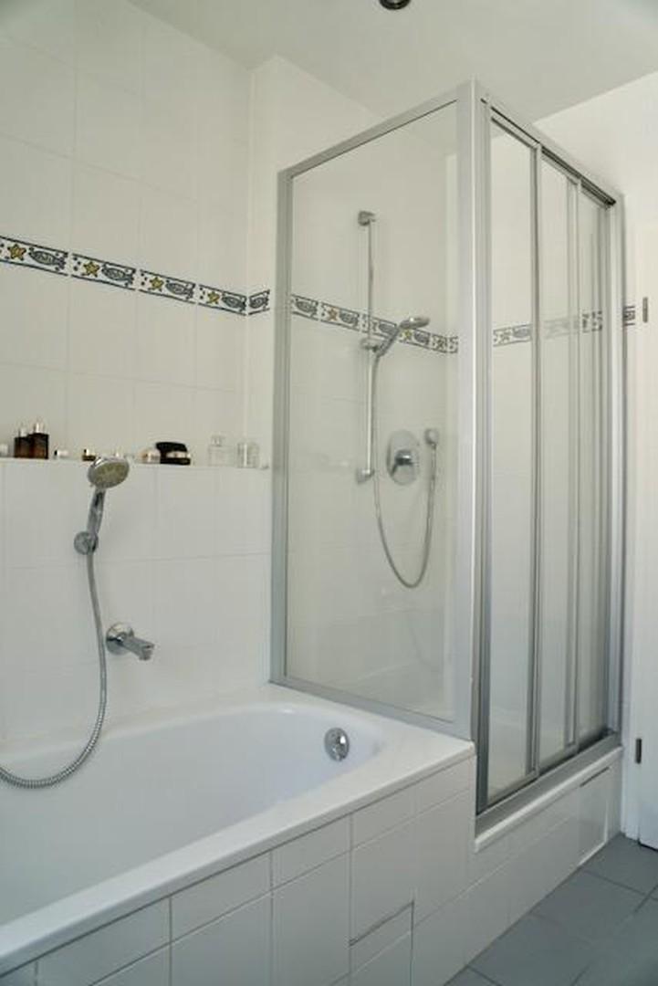  Dusche/Badewanne