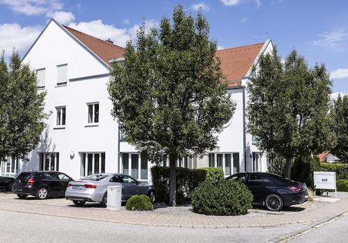 Außenansicht_Parkplätze
