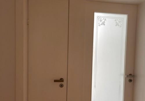 Vorratskammer u. Tür zur Küche