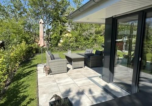Terrasse mit Garten