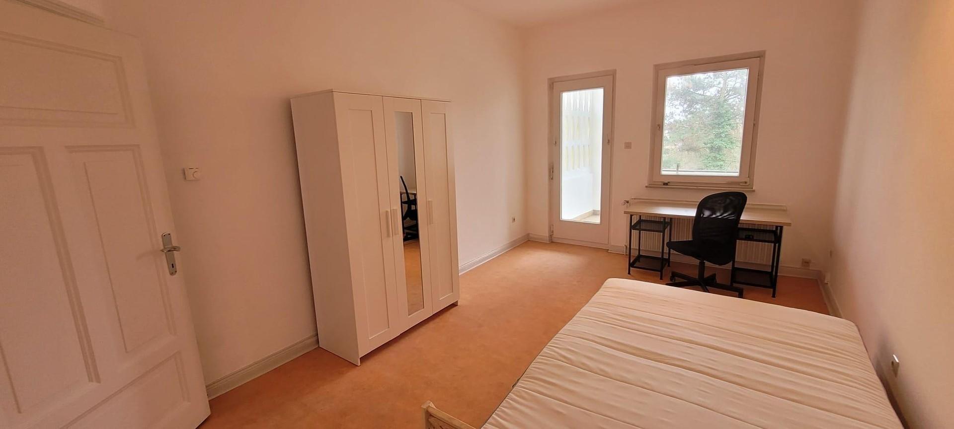 grosses Zimmer inkl. Logggia