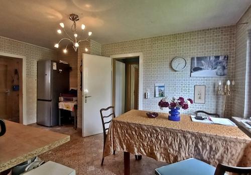 Durchgang Zimmer 1, Abstellraum u. Kellerabgang