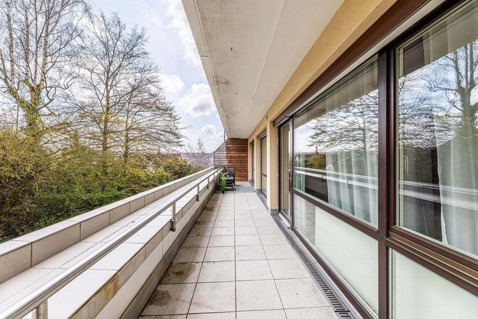 Balkon mit Blick ins Grüne 