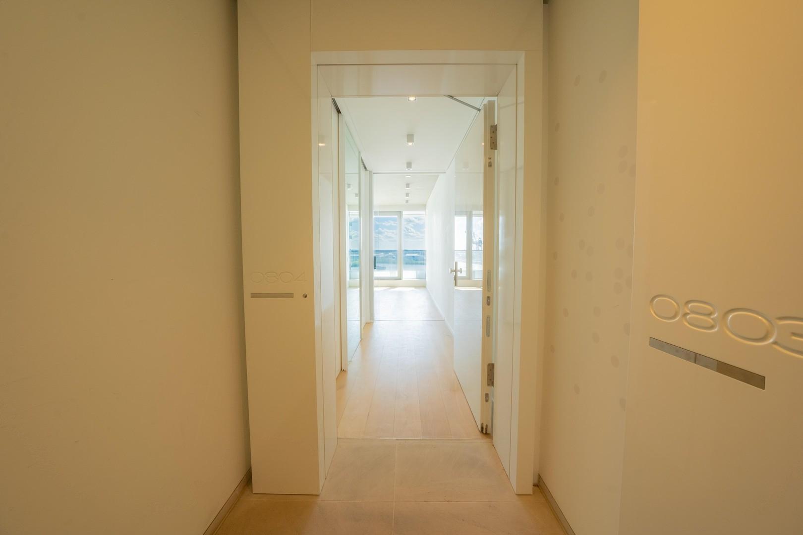 Wohnungseingang mit Elbblick