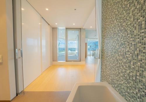 Bad en Suite mit Badewanne