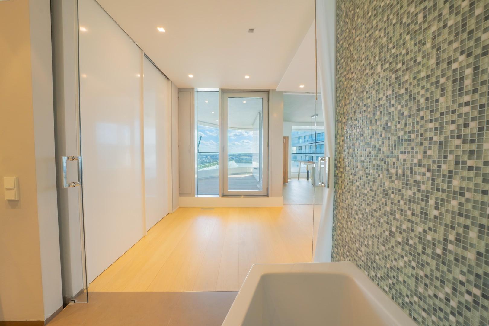 Bad en Suite mit Badewanne