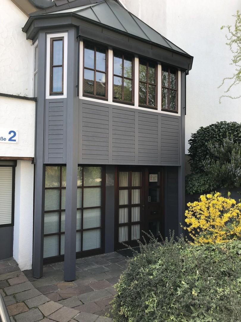 Büro-Eingang unten