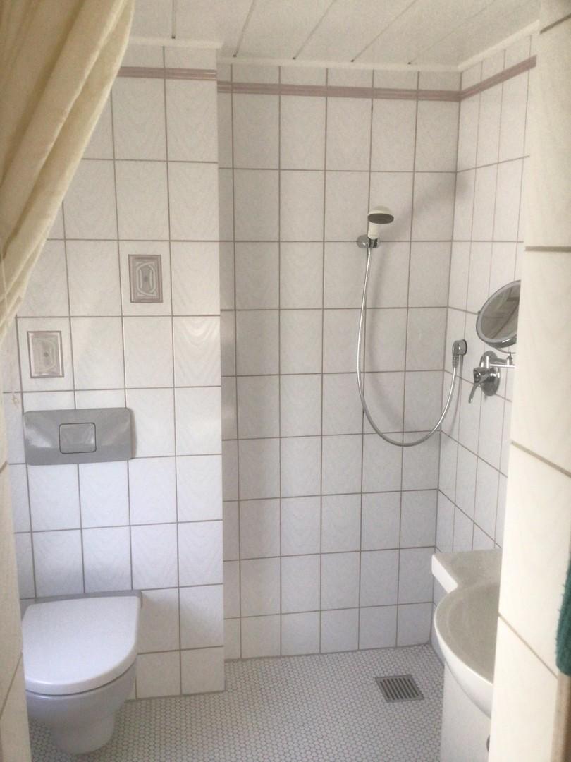 Bad/Dusche neben Schlafzimmer