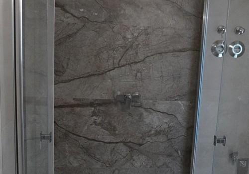 Dusche mit Designerfliesen