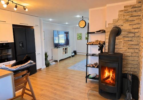 Wohnzimmer mit Kamin