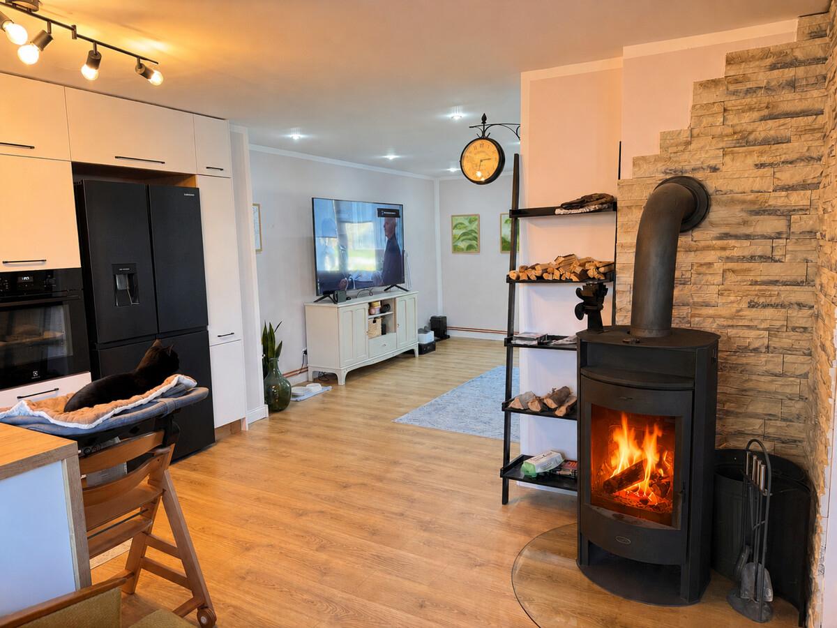 Wohnzimmer mit Kamin