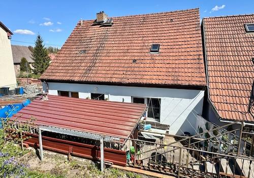 Hausansicht vom Grundstück