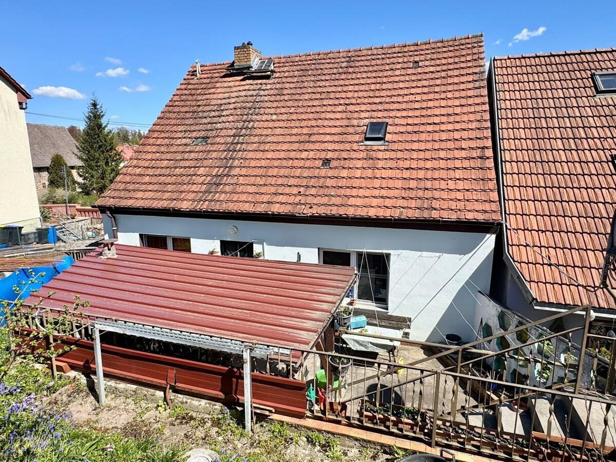 Hausansicht vom Grundstück