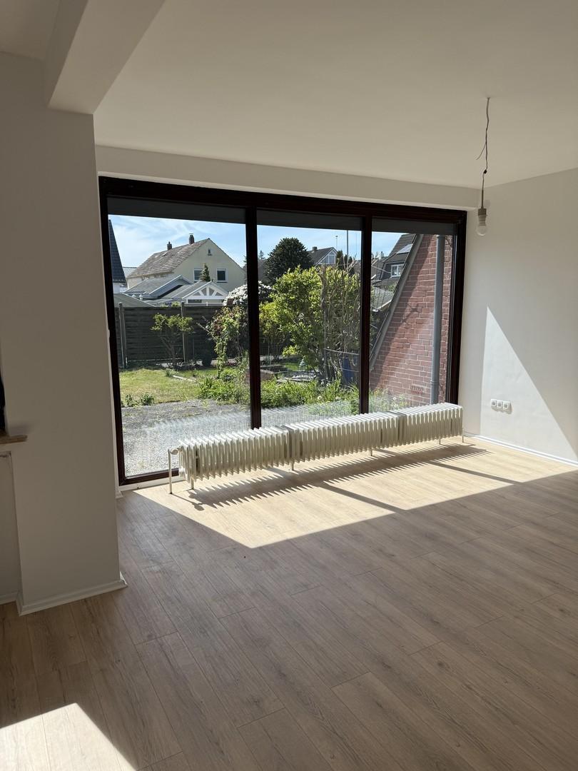 Wohnzimmer mit Gartenblick