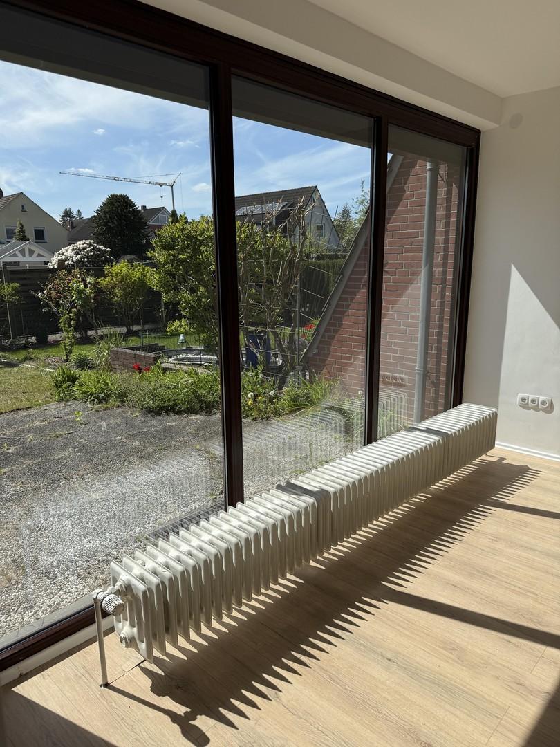 Wohnzimmer mit Gartenblick