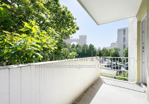 Süd-Balkon Zur Seitenstraße