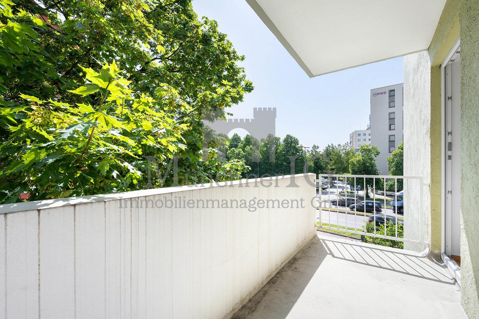 Süd-Balkon Zur Seitenstraße