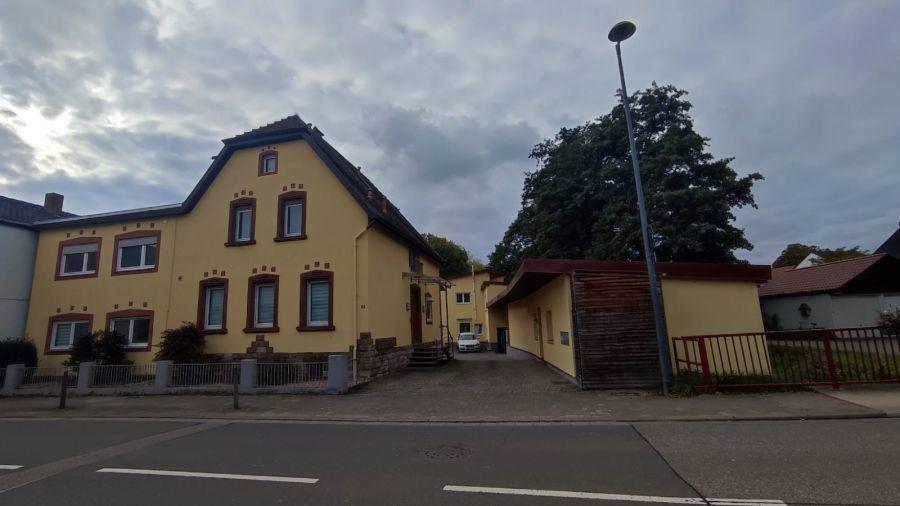 Haupthaus Straßenseite