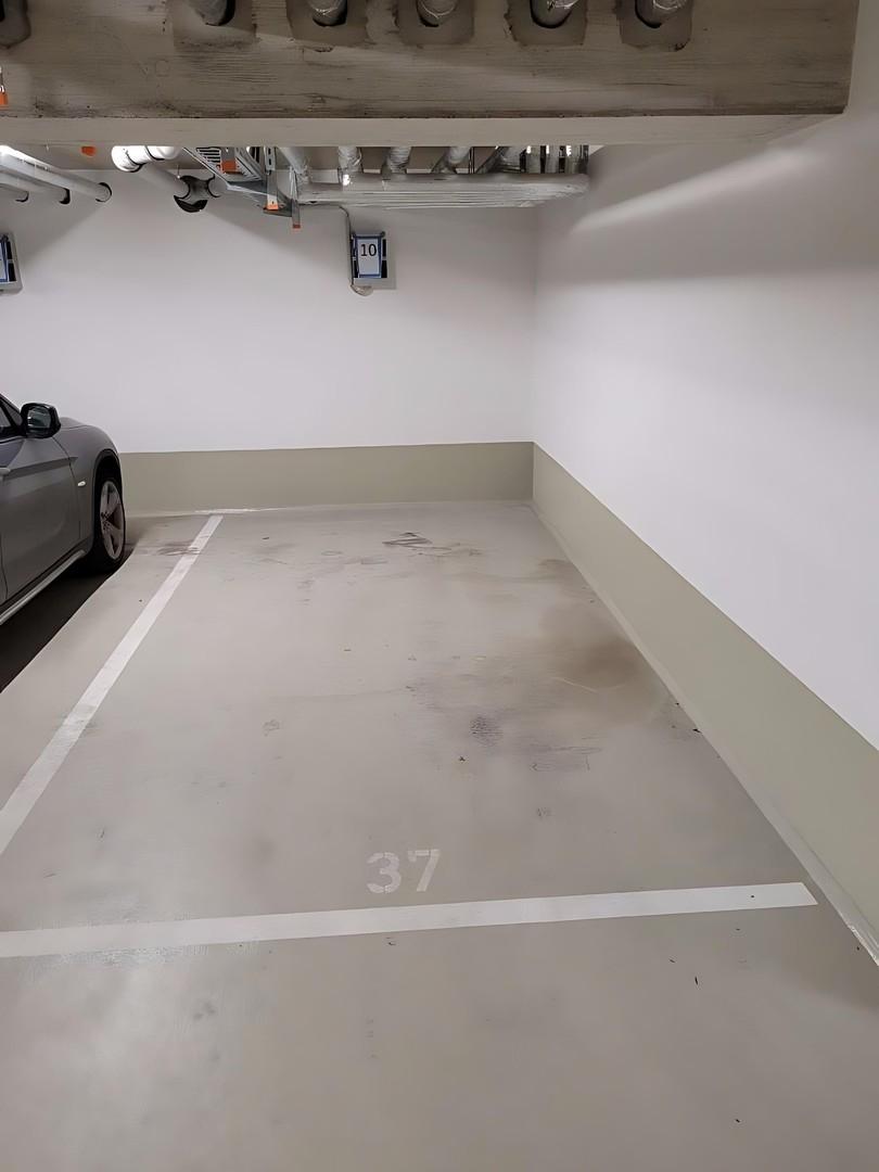 Tiefgaragenstellplatz