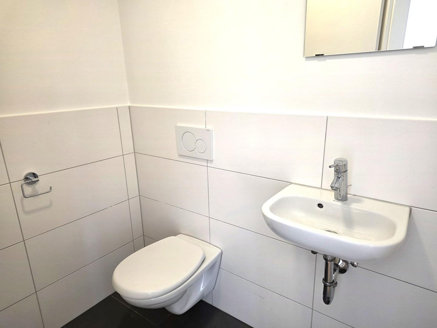separates WC