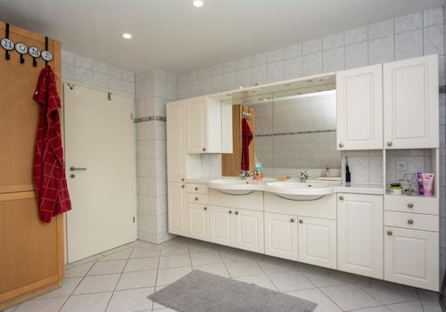Badezimmer im Obergeschoss..