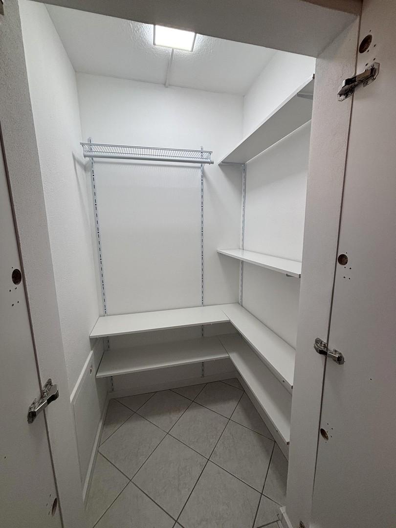 Abstellraum/begehbarer Schrank