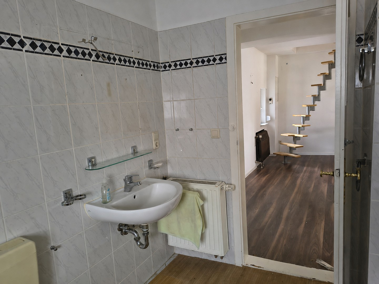 Badezimmer Ansicht 1