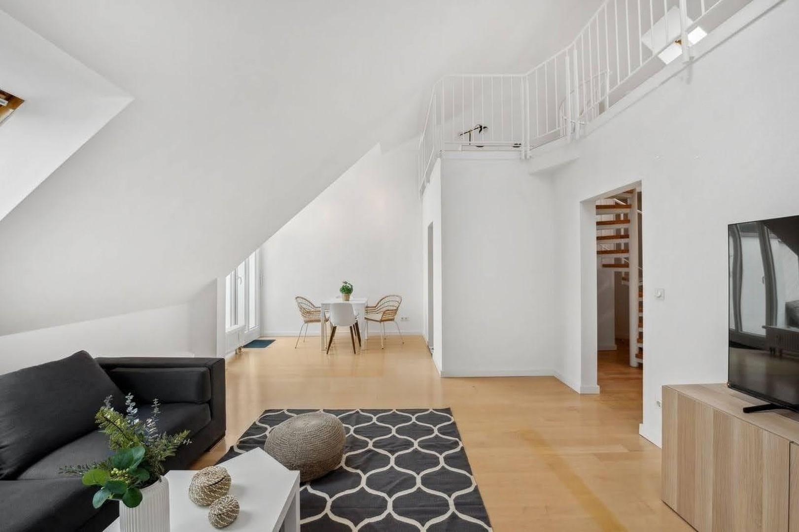 Wohnzimmer mit Esszimmer