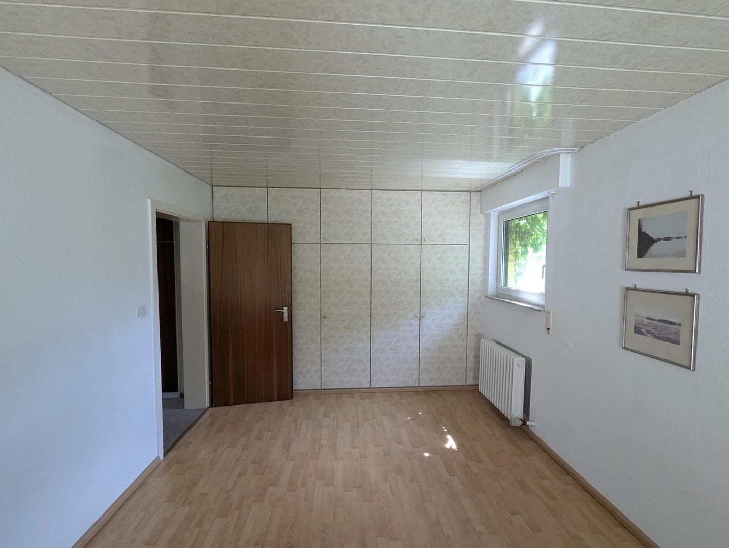 Raum 3 mit Einbauschrank
