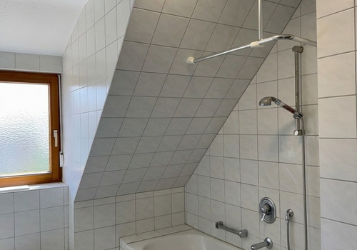 Mit Badewanne