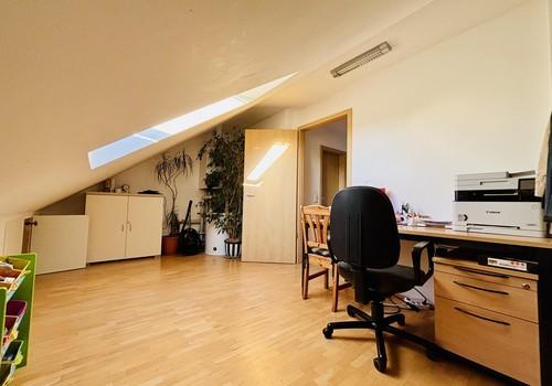 Arbeitszimmer (DG)