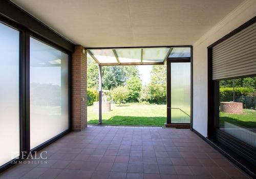 überdachte Terrasse EG