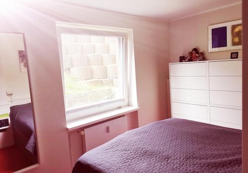 Schlafzimmer mit Tageslicht