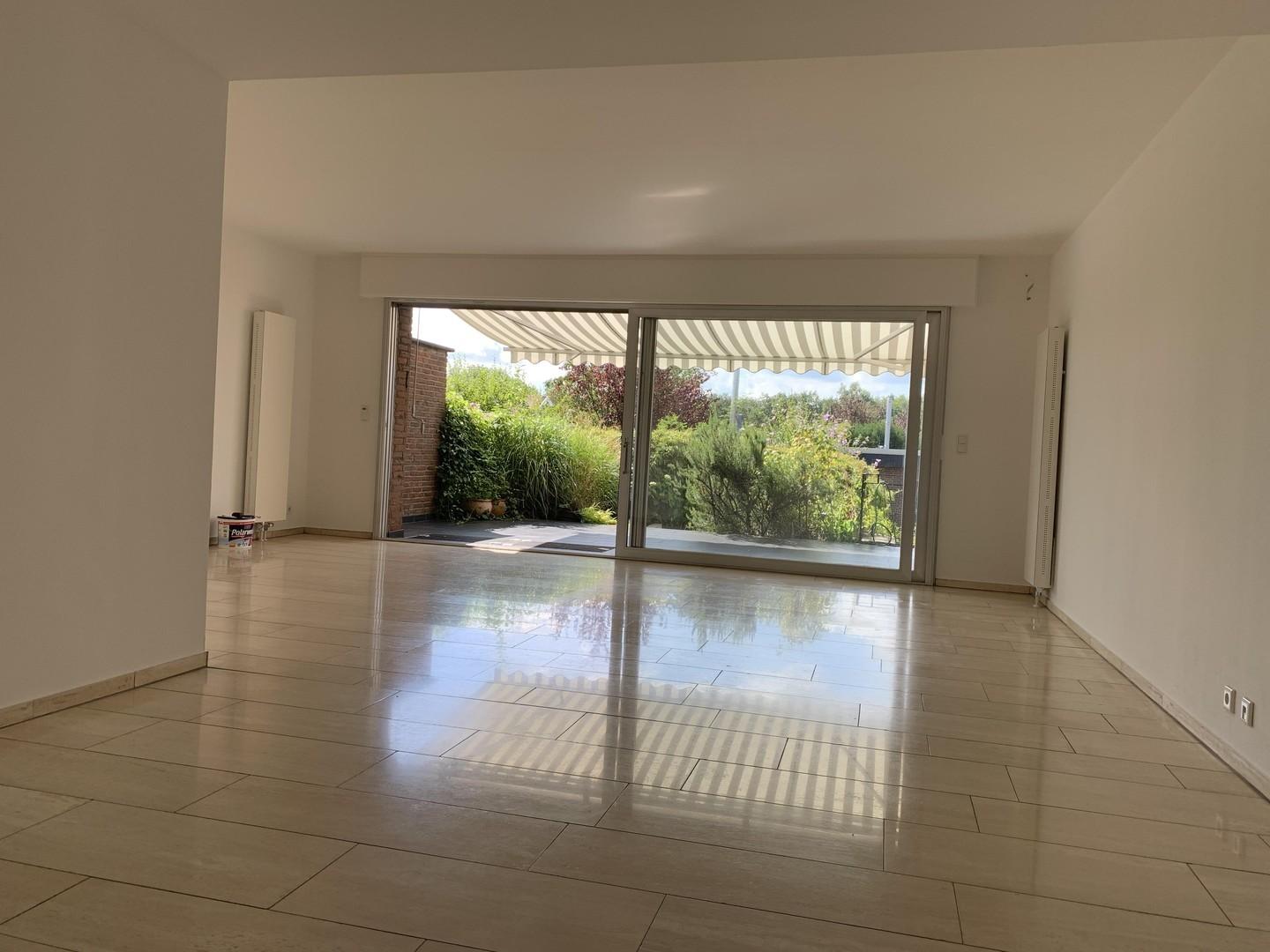 Wohnzimmer mit gr. Schiebetür