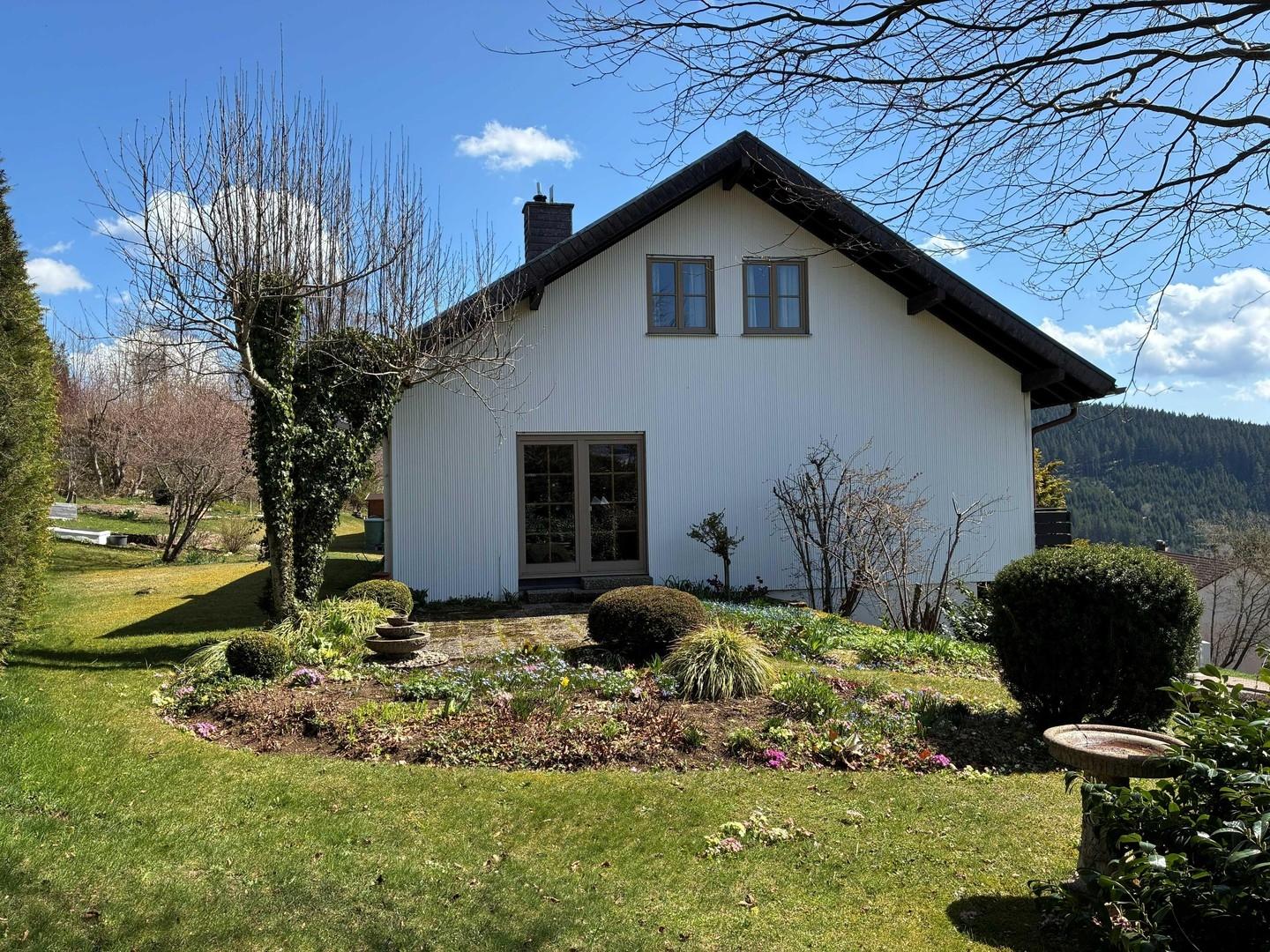 Westseite mit Garten